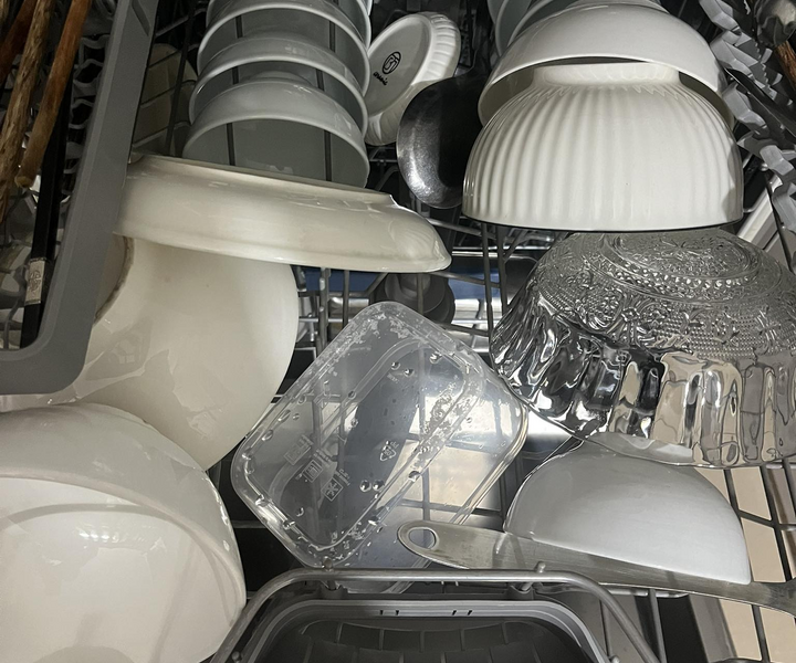 Có Nên Sử Dụng Nước Bóng Trong Máy Rửa Bát Hay Không?