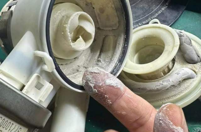 Tại Sao Máy Rửa Bát Cần Các Chất Hỗ Trợ Để Vận Hành Tốt Nhất?