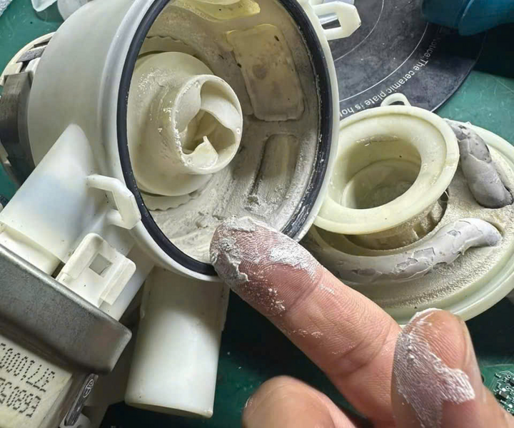 Tại Sao Máy Rửa Bát Cần Các Chất Hỗ Trợ Để Vận Hành Tốt Nhất?