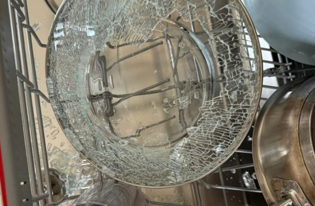 Khám Phá Nguyên Nhân Tại Sao Vung Kính Nổ Trong Máy Rửa Bát