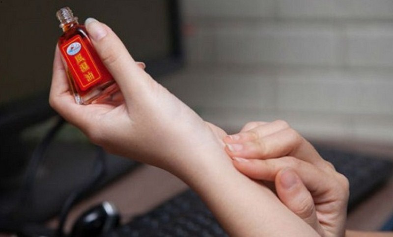 Những Phương Pháp An Toàn và Hiệu Quả Để Diệt Muỗi Tại Nhà 5 Đuổi và diệt muỗi bằng dầu gió