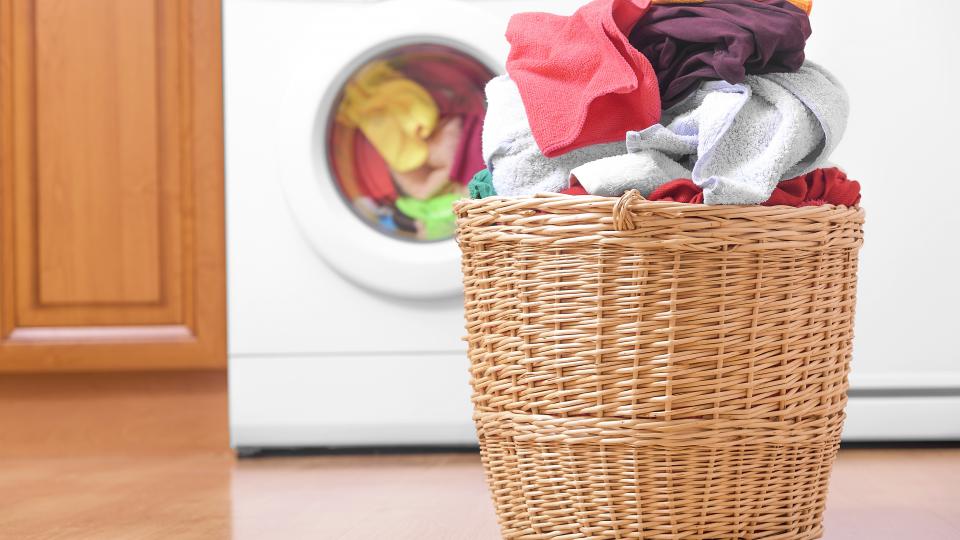 Nên giặt đồ vào buổi sáng để nhanh khô