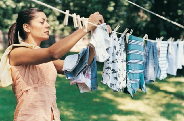Mẹo Giúp Quần Áo Nhanh Khô Ngay Trong Những Ngày Mưa Dài Dằng Dặc